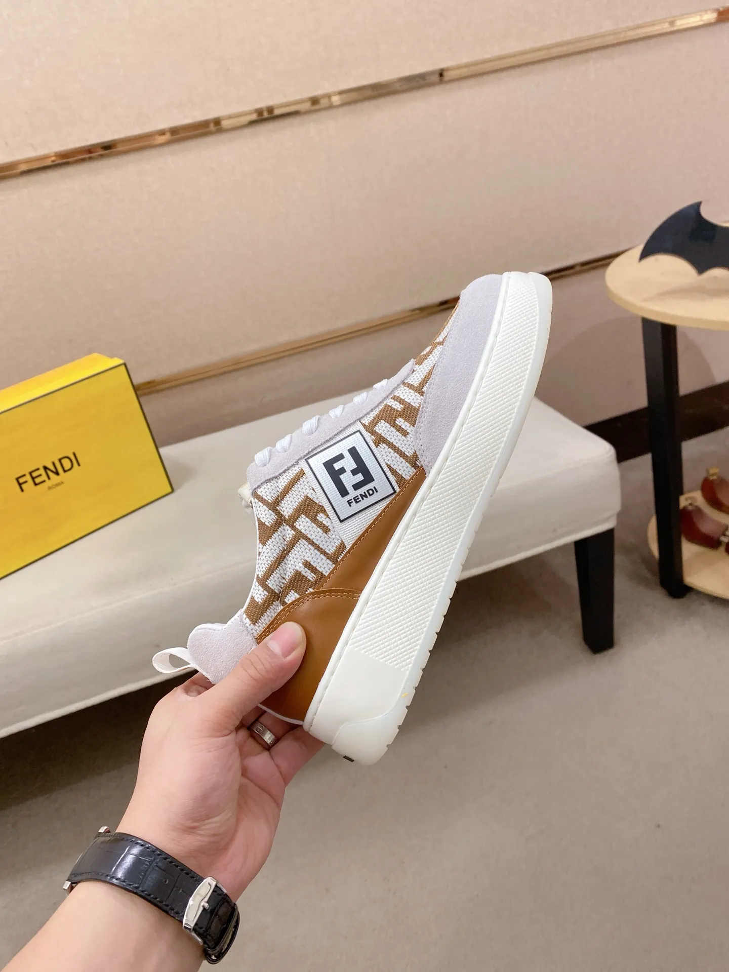 Men's shoes 💰 440💰 (fendi) New style 👊🏻 upper 🇮🇹 imported cowhide fabric 🇩🇪 lining imported sheepskin lining. The original outsole is molded to highlight the identity of every man, and the upper foot is elegant and stable🚶🏻🚶🏻The high-end custom counters reproduce the original version📯No matter the wind or rain, the shoe last remains unchanged and can withstand the verification of time🔍️,🔵 Size: 38-44